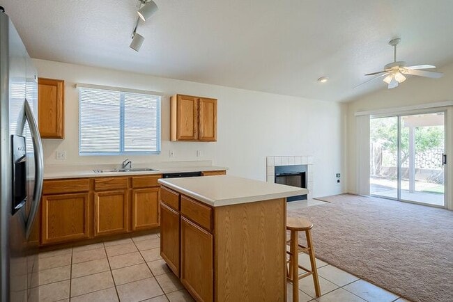 Building Photo - Warm Desert Living in La Cholla Ridge – 3 Bedroom Tucson Retreat