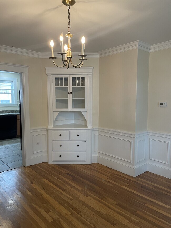 Building Photo - 218 Linwood Ave