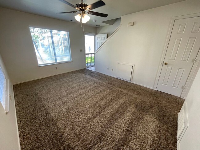 Building Photo - 3905 Pheasant Dr