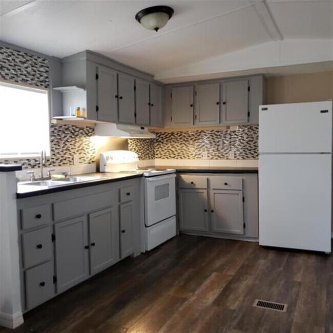 Building Photo - Seffner Homes