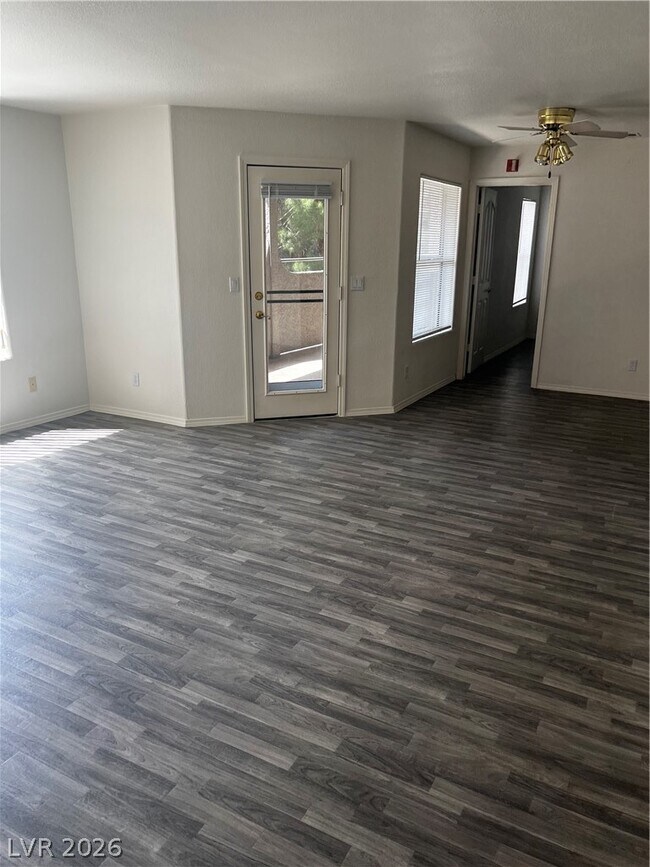 Building Photo - 701 Capri Dr