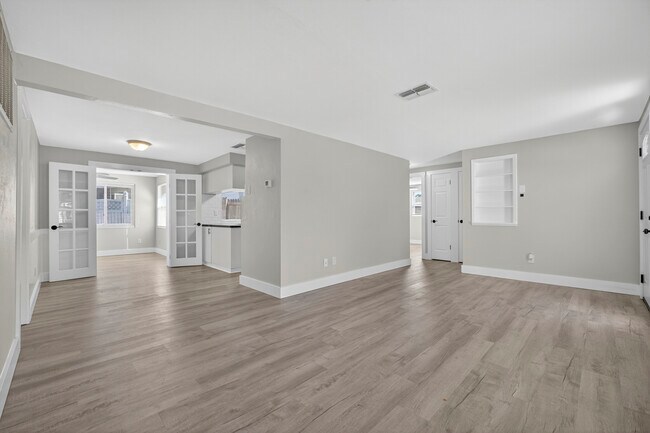 Building Photo - 3624 Oakhurst Dr