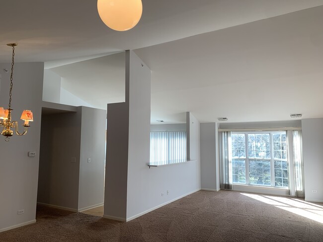 Building Photo - 876 Stuarts Dr