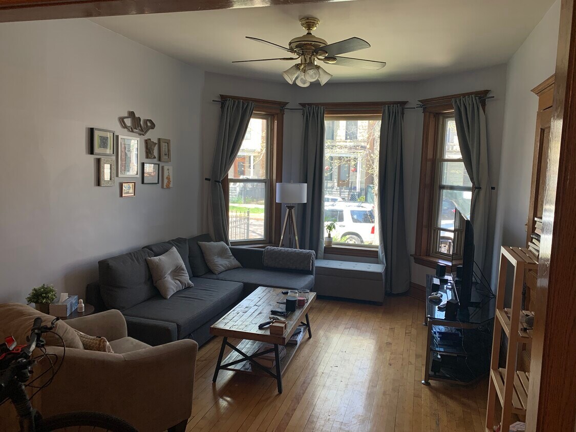 Foto principal - 2733 N Troy St