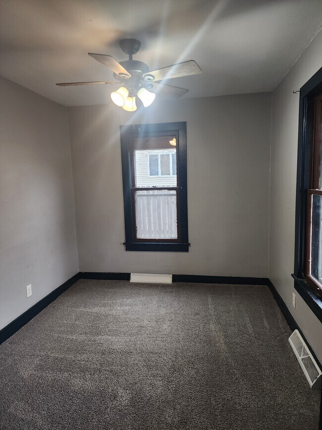 Foto del edificio - 2744 Pinard St