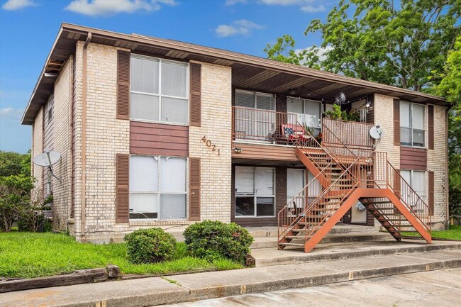 Building Photo - 4021 Briar Hollow Dr