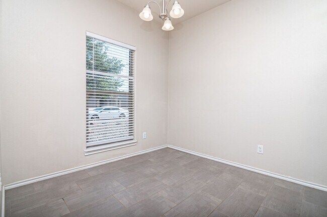 Building Photo - 1600 Rattler Ln