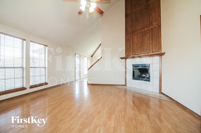 Foto del edificio - 2504 Tyler Ln