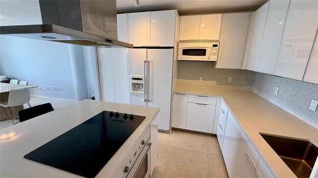 Foto del edificio - 900 Bay Dr