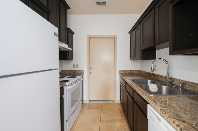 Building Photo - 10510 Sandia Dr