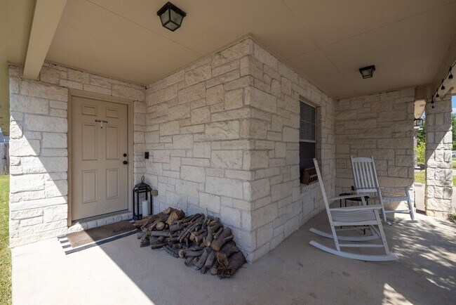 Foto del edificio - 718 Sugar Brook Dr