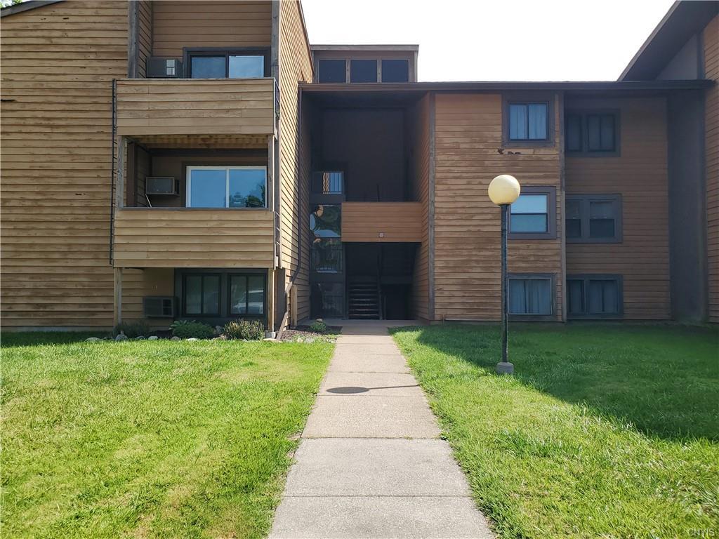 Foto principal - 536 Village Blvd N