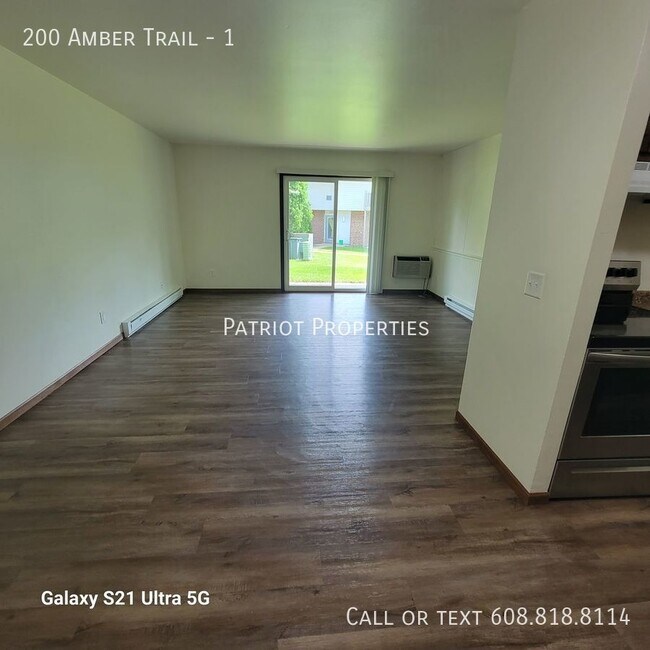 Building Photo - 2 bed/1 bath apartment in Sun Prairie, WI!