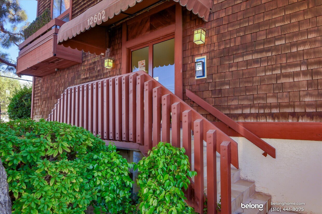 Primary Photo - 12602 Pacific Ave