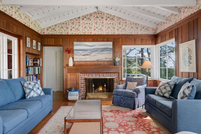 Building Photo - 1850 Castellana Rd