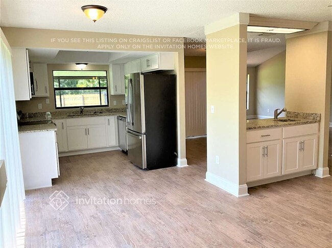 Foto del edificio - 15642 Bear Creek Dr