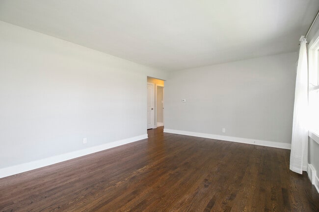 Building Photo - 605 N Wille St
