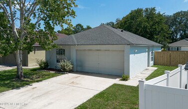 Building Photo - 8451 Oak Crossing Dr W