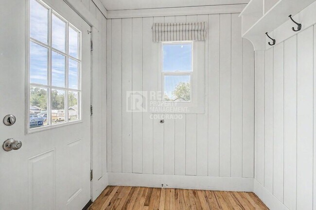Building Photo - 110 S Quitman St