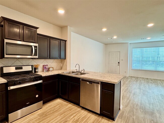Foto del edificio - 12715 Beatrice Terrace Dr