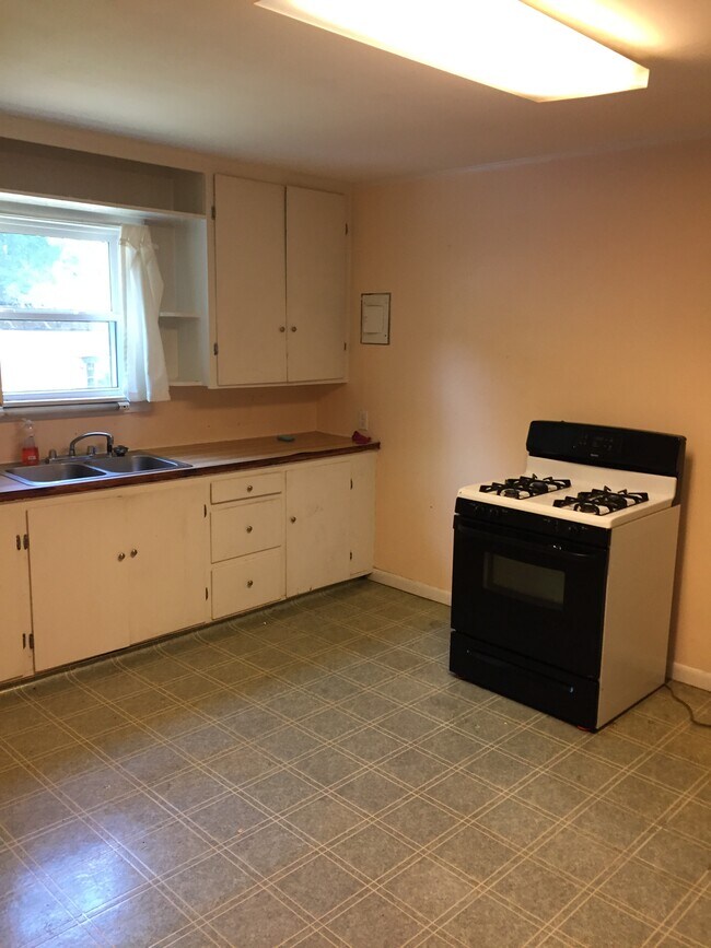 Building Photo - 307 Sunset Dr