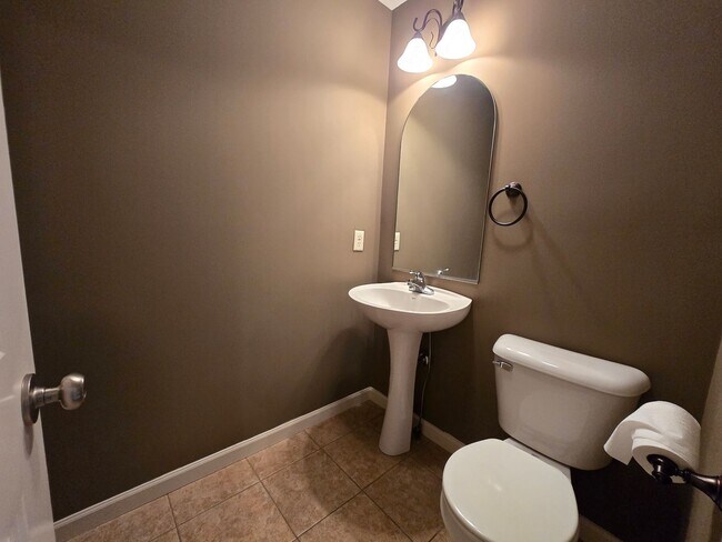 Building Photo - High End Duplex on Normal's East Side!
