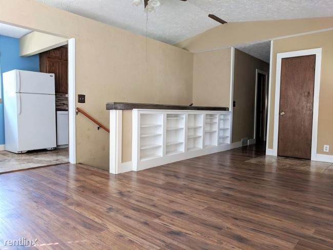 Building Photo - 3 br, 2.5 bath House - 5716 S 136th St