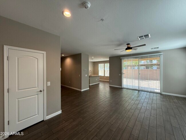 Foto del edificio - 1255 N Arizona Ave
