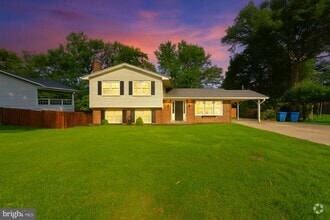 Building Photo - 1730 Pine Valley Dr