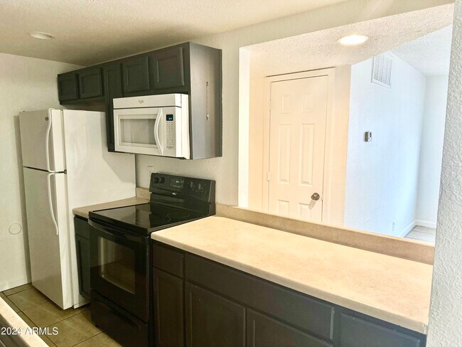 Building Photo - 424 W Brown Rd