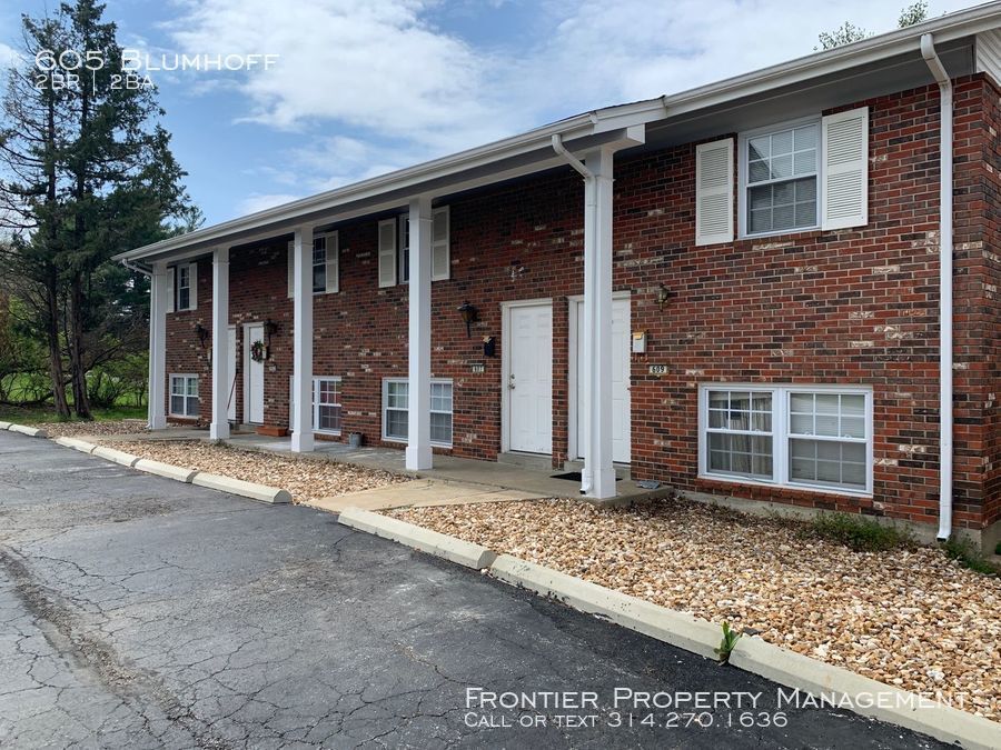 Building Photo - Two Bedroom Townhouse in Wentzville!