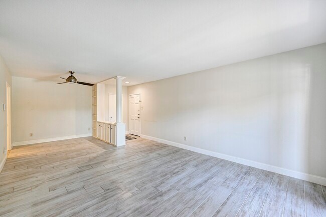 Building Photo - 2230 S Piney Point Rd