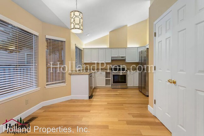 Building Photo - 3 br, 2 bath House - 15015 SW Kingbird Dr