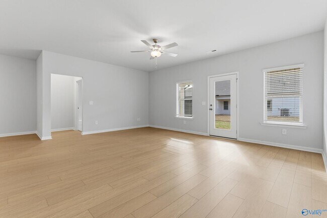 Foto del edificio - 7520 Doris Ruth Ln SE