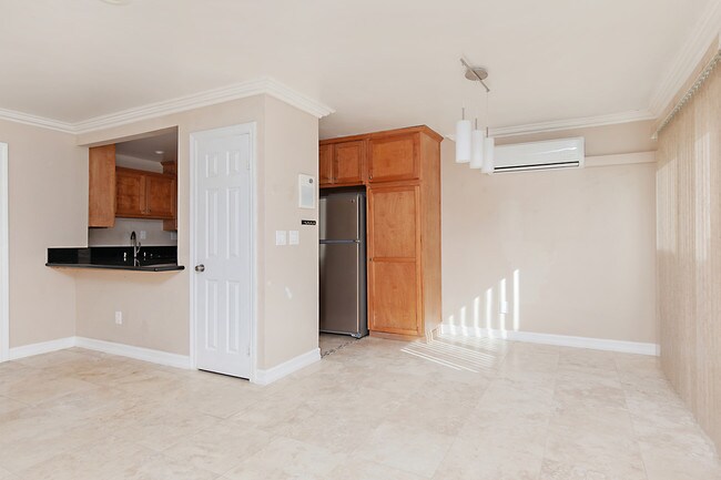 Building Photo - 2740 Alta View Dr