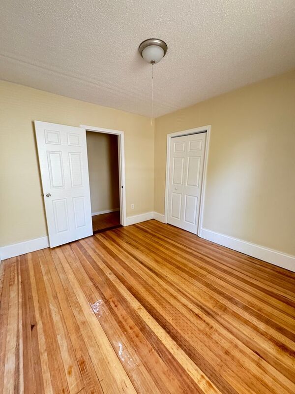 Building Photo - 15 Casimir St