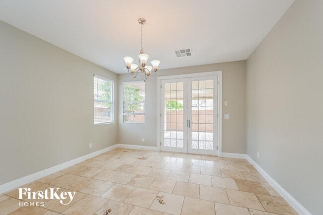 Foto del edificio - 8649 Green Ridge Ave