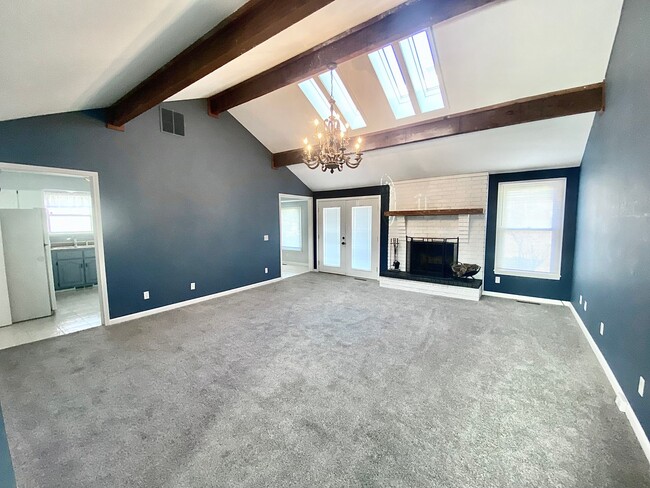 Building Photo - LEASING