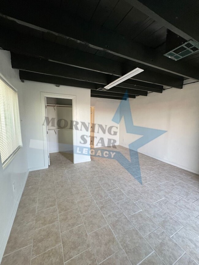 Foto del edificio - Charming Updated Home w/ Enclosed Yard & Storage