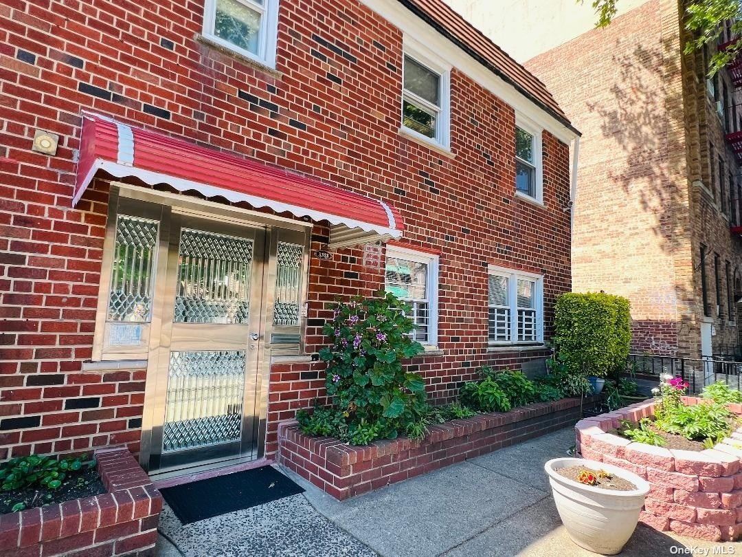 Primary Photo - 33-58-58 28th St