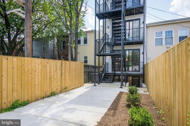 Foto del edificio - 410 K St NE