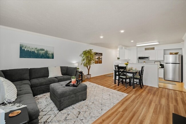 Building Photo - 22855 E Country Vista Dr