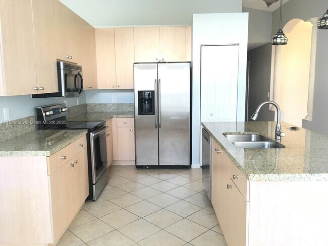 Building Photo - 743 SW 190th Ave