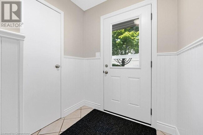 Building Photo - 125 Sekura Crescent