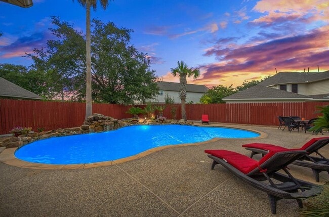 Building Photo - 303 N Elder Grove Dr