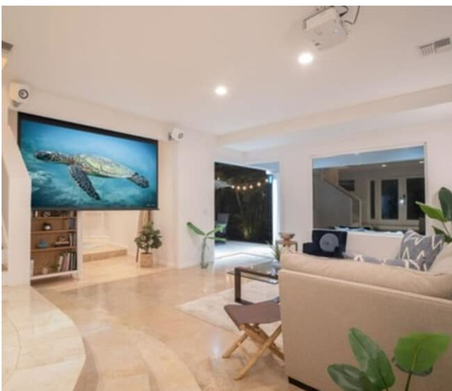 Building Photo - 361 Pualoa Nani Pl