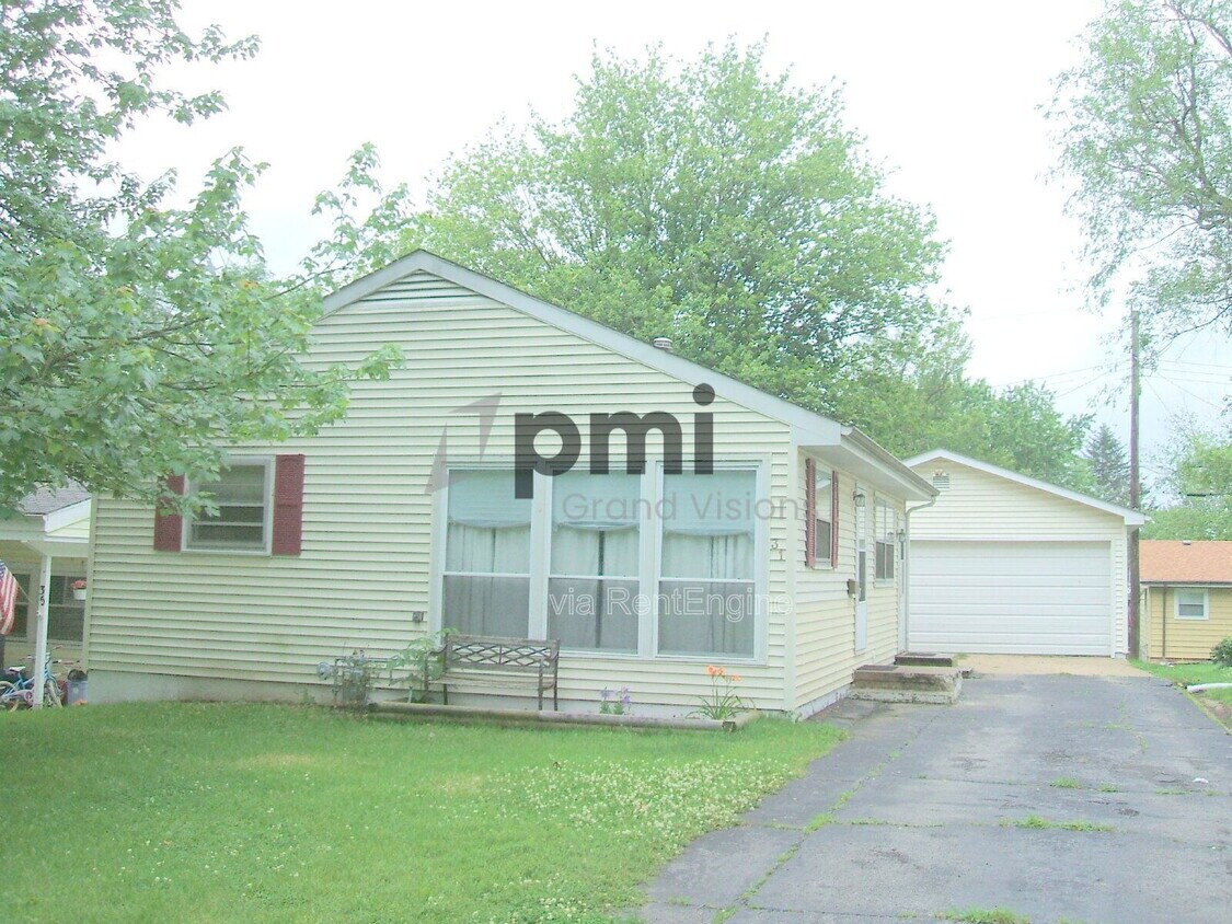 Primary Photo - 31 Sickles Dr