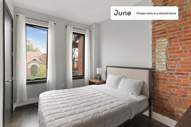 Building Photo - Room in Shared 4 bed/2 bath home