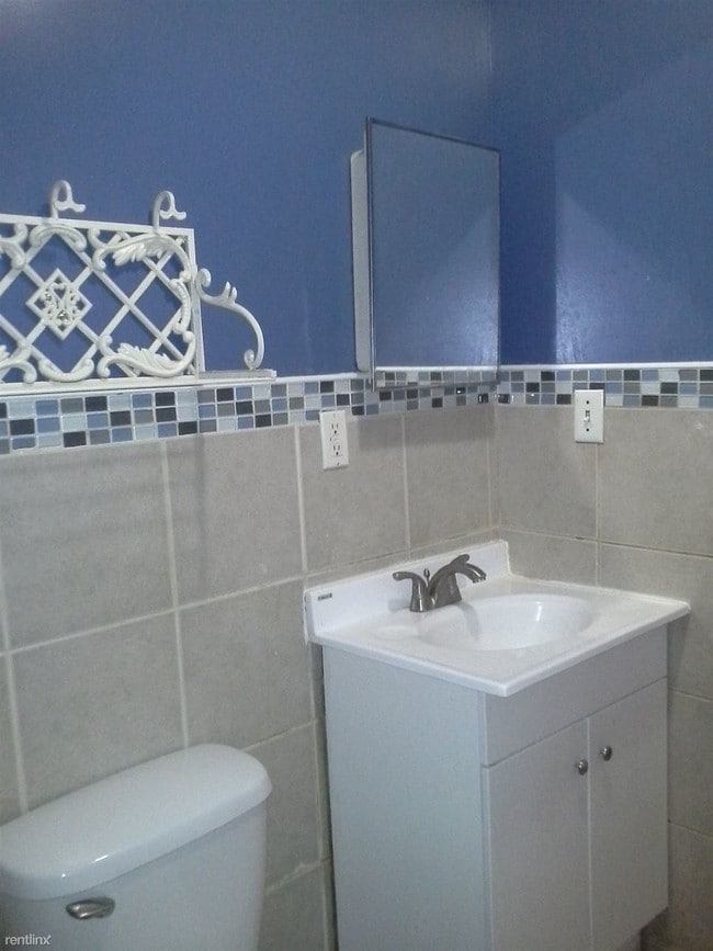 Building Photo - 463 S 15th St