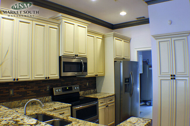 Building Photo - ~APPLICATION PENDING~"GARDEN ON JONES" HIS...